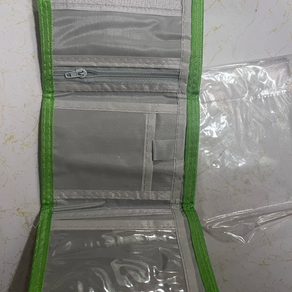 RARE FIND: Vintage Y2K Hello Kitty Pink and Green wallet - Picture 3 of 4